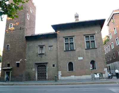 Roma, il Palazzetto degli Anguillara (sec. XV), sede dal 1920 della Casa di Dante